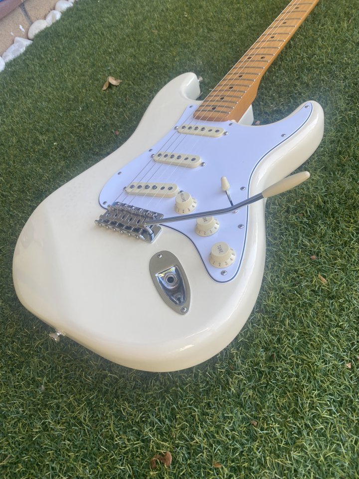 Fender Strato FSR 60’ pala invertida Cambio por acústica de segunda mano · Foto 1 de 9 · Madrid · 600 €
