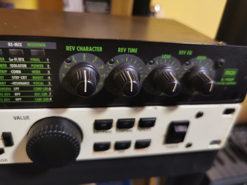 Procesadores de efectos Oberheim y Zoom de segunda mano · Foto 10 de 10 · Madrid · 200 €