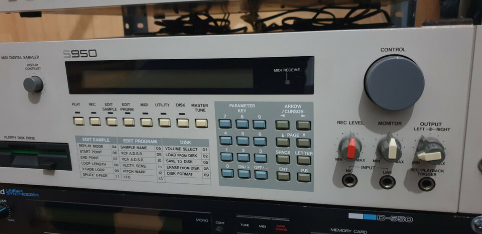 Akai S-950 S950 sampler