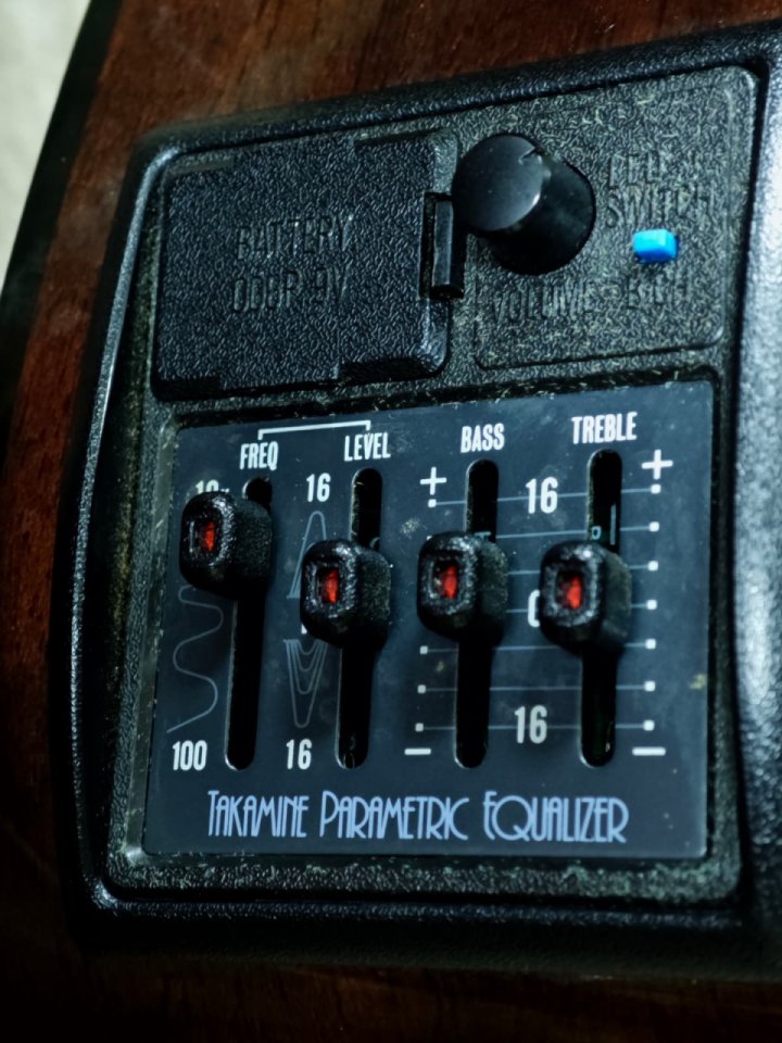 Takamine vintage japonesa – preamp original + estuche rígido de segunda mano · Foto 5 de 8 · Sevilla · 600 €