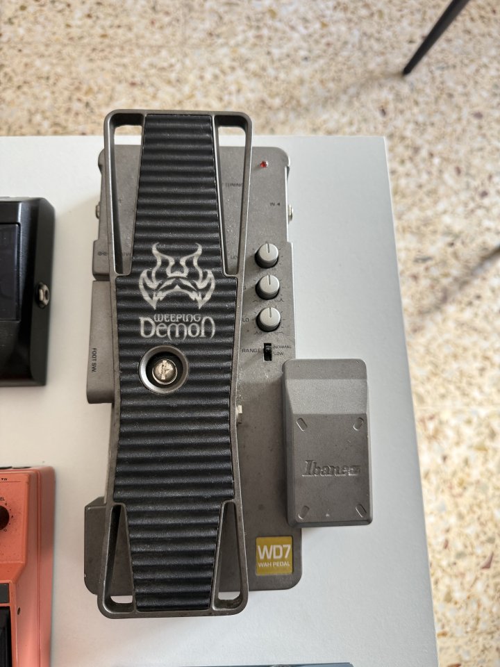 Pedales clásicos y coleccionables. Los precios son orientativos