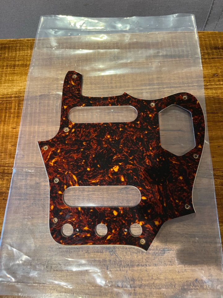 Pickguard Fender jaguar tortoise shell de segunda mano · Foto 1 de 3 · Valencia · 10 €