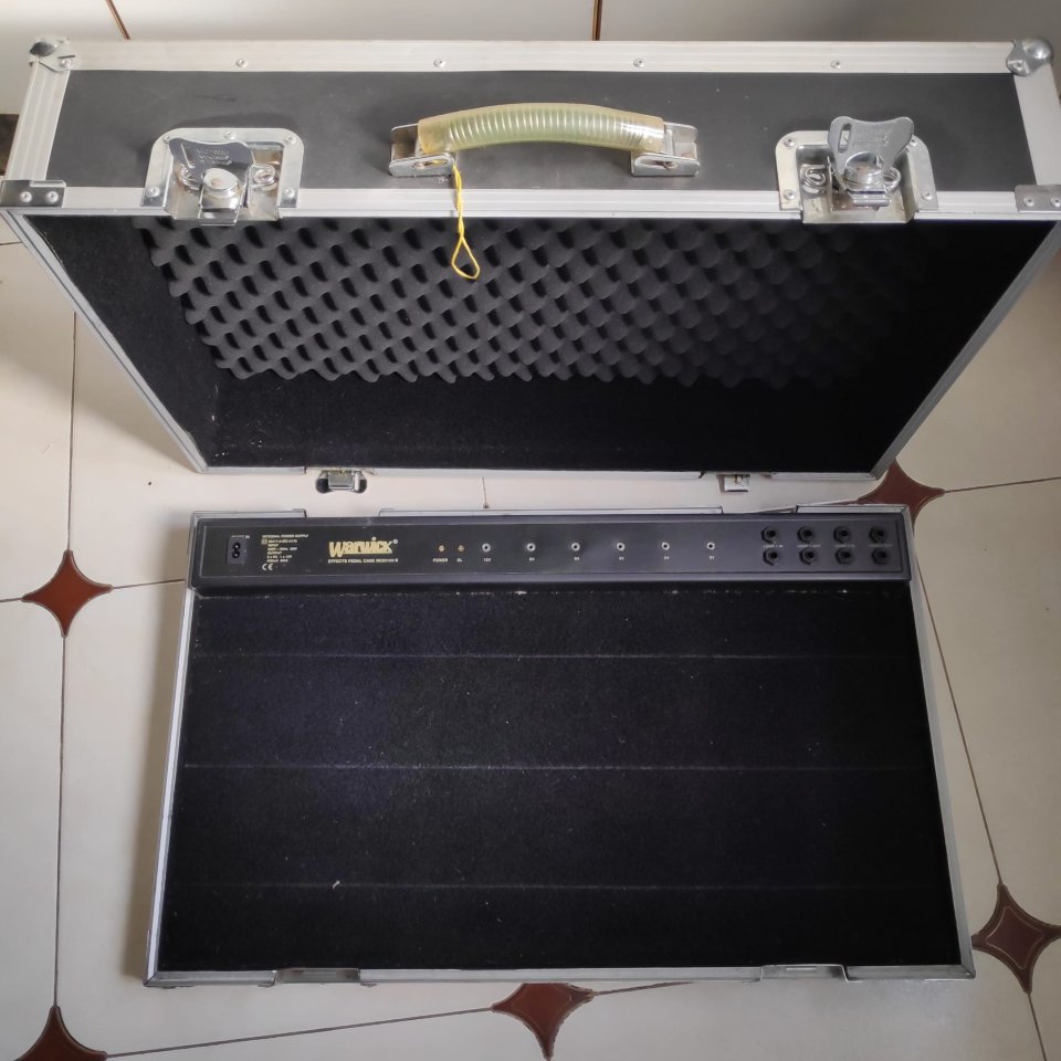 Pedalera Rockcase by Warwick Autoalimentada