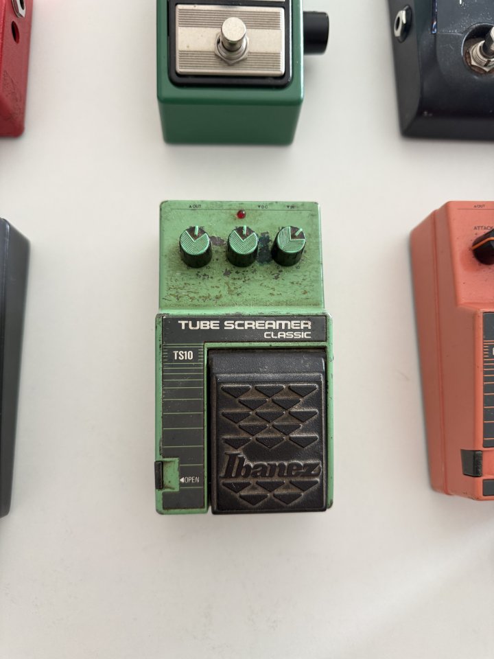 Pedales clásicos y coleccionables. Los precios son orientativos