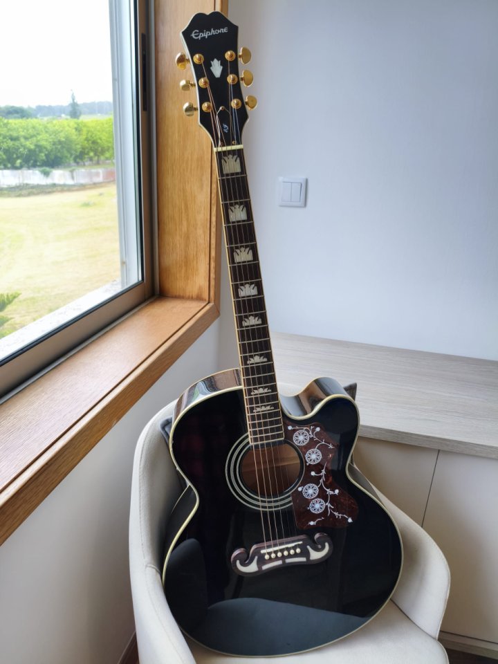 [VENDO] Epiphone EJ-200SCE Black (eSonic2 System) - "The King of Flat-Tops" de segunda mano · Foto 1 de 10 · Pontevedra · 299 €