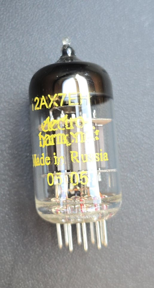 Válvula de Previo Electro-Harmonix 12AX7 EH de segunda mano · A Coruña · 15 €