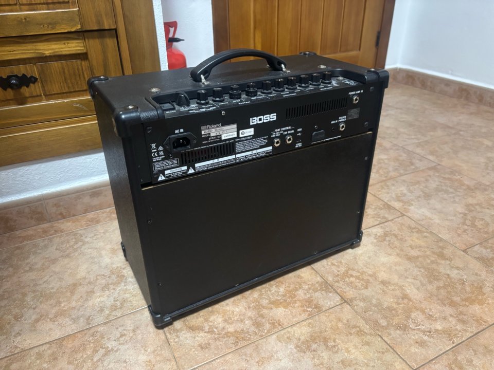 Boss katana 50 gen 3 de segunda mano · Foto 2 de 3 · Sevilla · 210 €