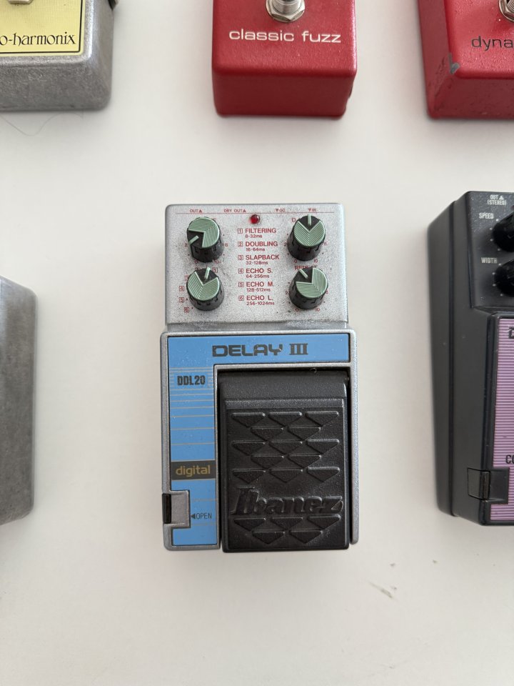 Pedales clásicos y coleccionables. Los precios son orientativos