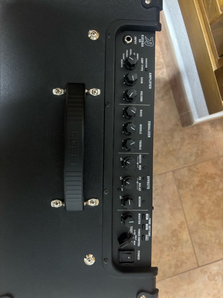 Boss katana 50 gen 3 de segunda mano · Foto 3 de 3 · Sevilla · 210 €