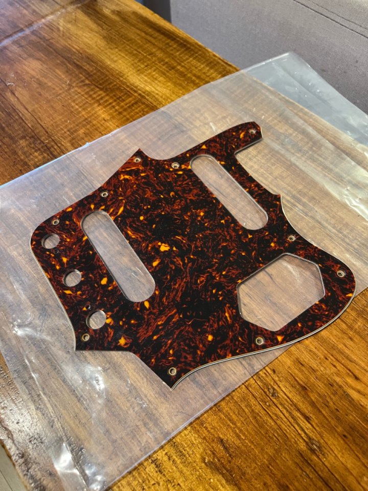 Pickguard Fender jaguar tortoise shell de segunda mano · Foto 3 de 3 · Valencia · 10 €