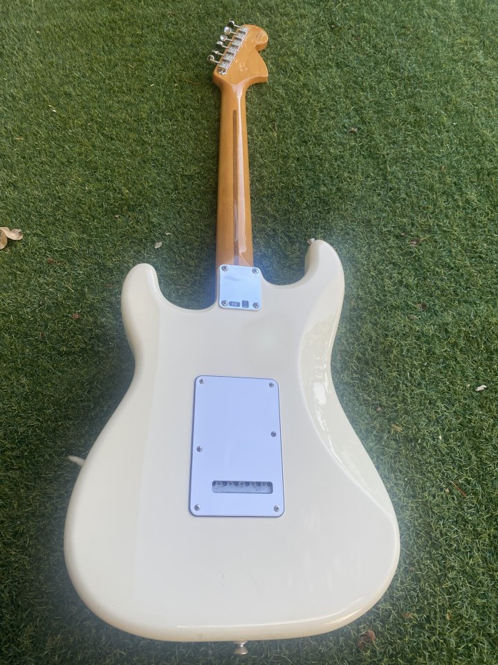 Fender Strato FSR 60’ pala invertida Cambio por acústica de segunda mano · Foto 5 de 9 · Madrid · 600 €