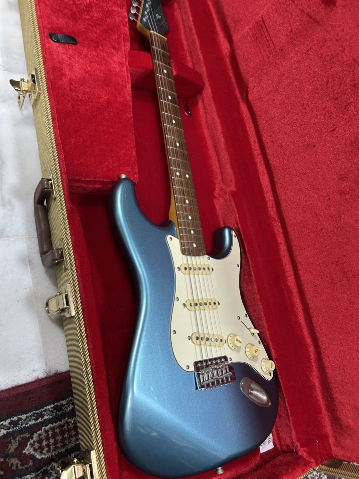 Squier Classic vibe Limited Pearl blue
