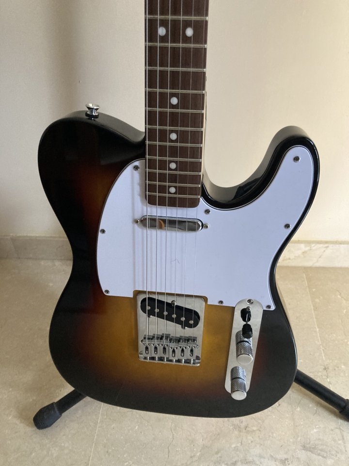 Fender telecaster standard de segunda mano · Foto 1 de 10 · Valencia · 330 €