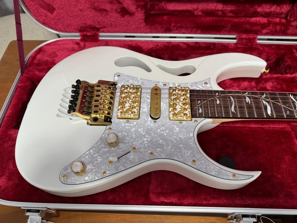 Ibanez PIA 3761-SLW Steve Vai - Solo Venta, NO Cambios de segunda mano · Foto 2 de 10 · Madrid · 2500 €