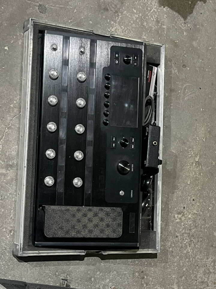 Line 6 Helix Floor + Flight Case Thon