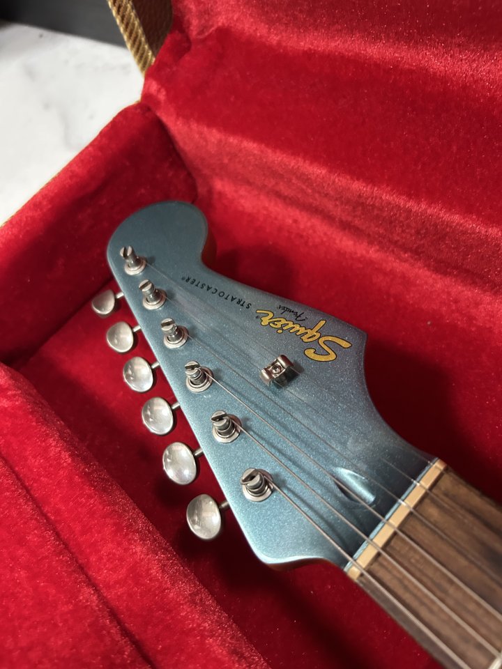 Squier Classic vibe Limited Pearl blue