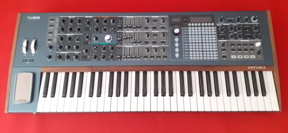 Arturia PolyBrute de segunda mano · Foto 2 de 10 · Girona · 1390 €