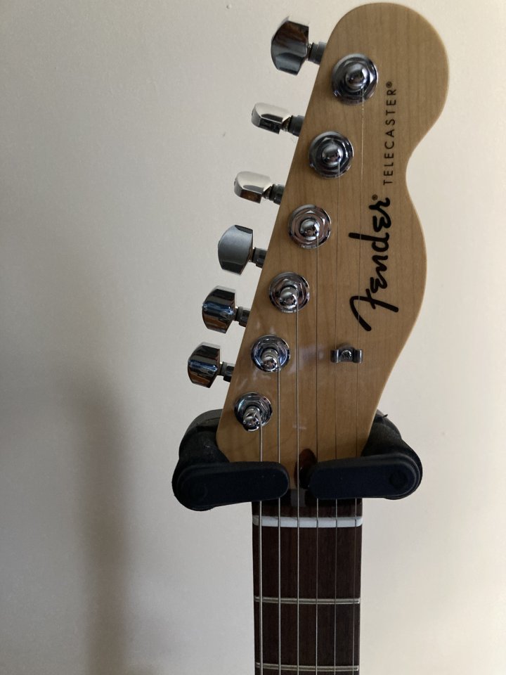 Fender telecaster standard de segunda mano · Foto 3 de 10 · Valencia · 330 €