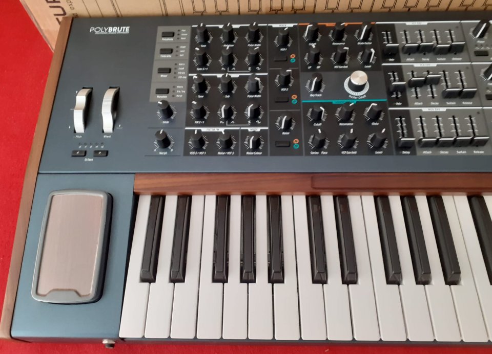 Arturia PolyBrute de segunda mano · Foto 3 de 10 · Girona · 1390 €