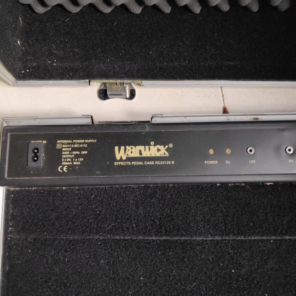 Pedalera Rockcase by Warwick Autoalimentada