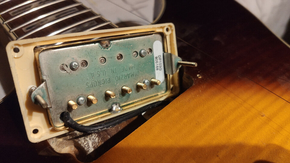 Ibanez AS103 con pastillas Dimarzio PAF 36th Anniversary y estuche rígido