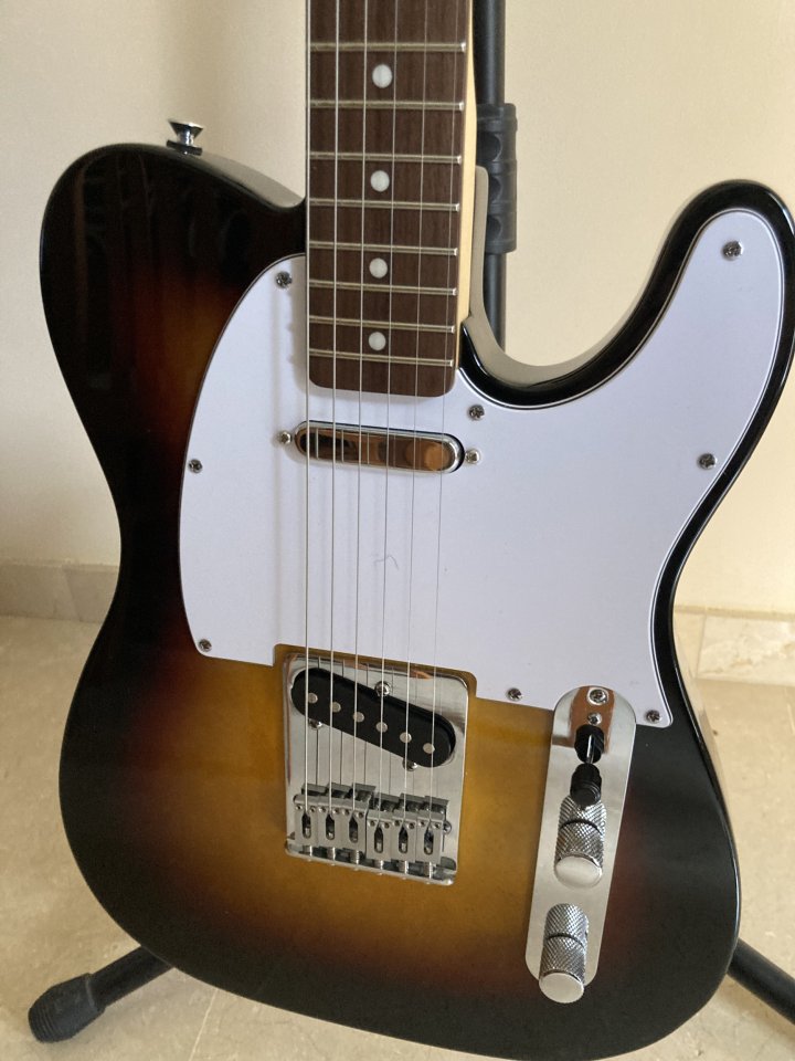 Fender telecaster standard de segunda mano · Foto 7 de 10 · Valencia · 330 €