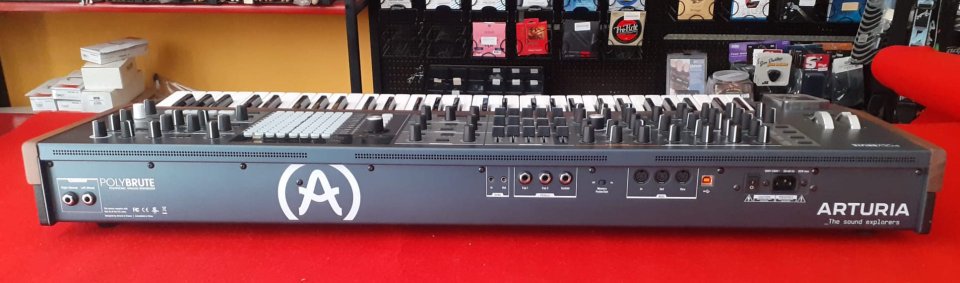 Arturia PolyBrute de segunda mano · Foto 7 de 10 · Girona · 1390 €