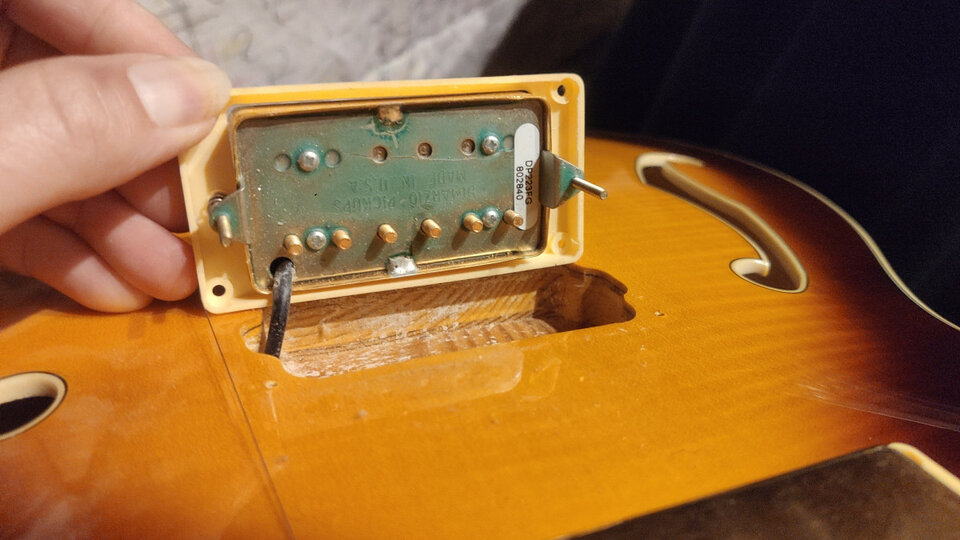 Ibanez AS103 con pastillas Dimarzio PAF 36th Anniversary y estuche rígido