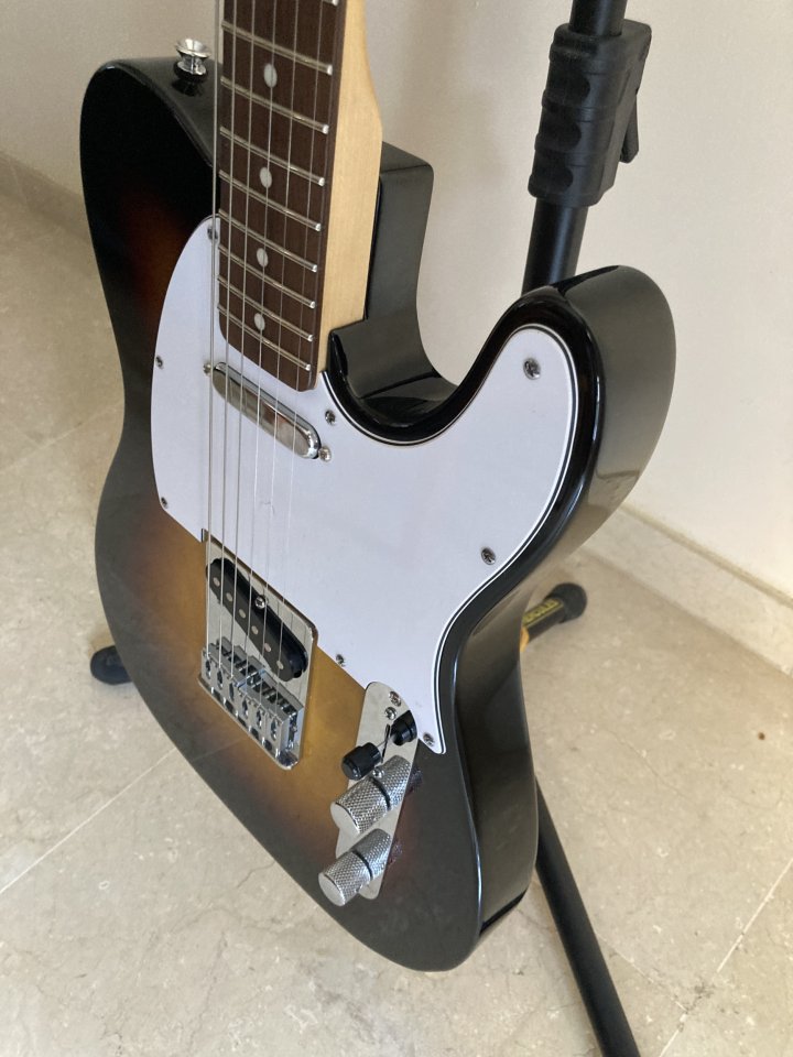 Fender telecaster standard de segunda mano · Foto 8 de 10 · Valencia · 330 €