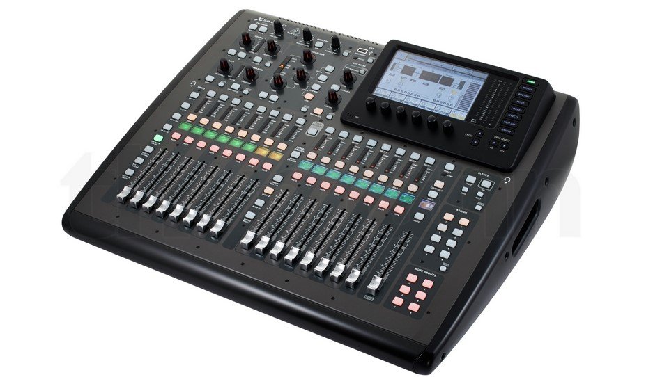 Behringer X32 Compact + Flighcase Gator G-Tour