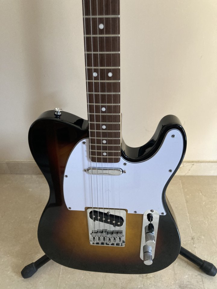 Fender telecaster standard de segunda mano · Foto 10 de 10 · Valencia · 330 €