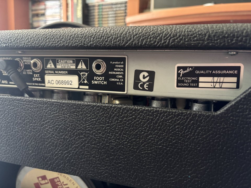 Fender Deluxe Reverb 65 + Flightcase de segunda mano · Foto 5 de 8 · Cantabria · 1500 €