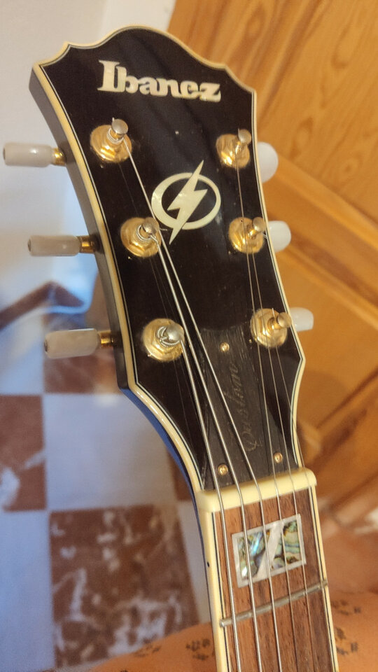 Ibanez AS103 con pastillas Dimarzio PAF 36th Anniversary y estuche rígido