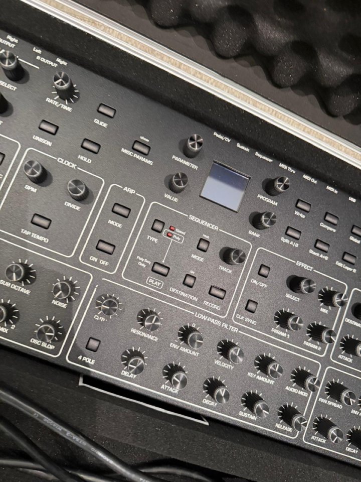 Sequential Prophet REV2-8 Desktop de segunda mano · Foto 3 de 6 · Madrid · 1000 €