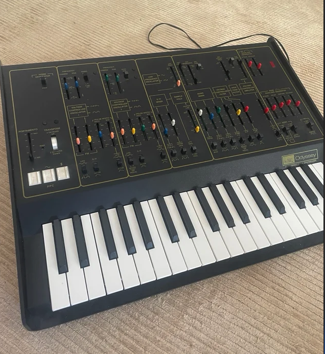 Korg Odyssey Rev2 (Edición limitada)