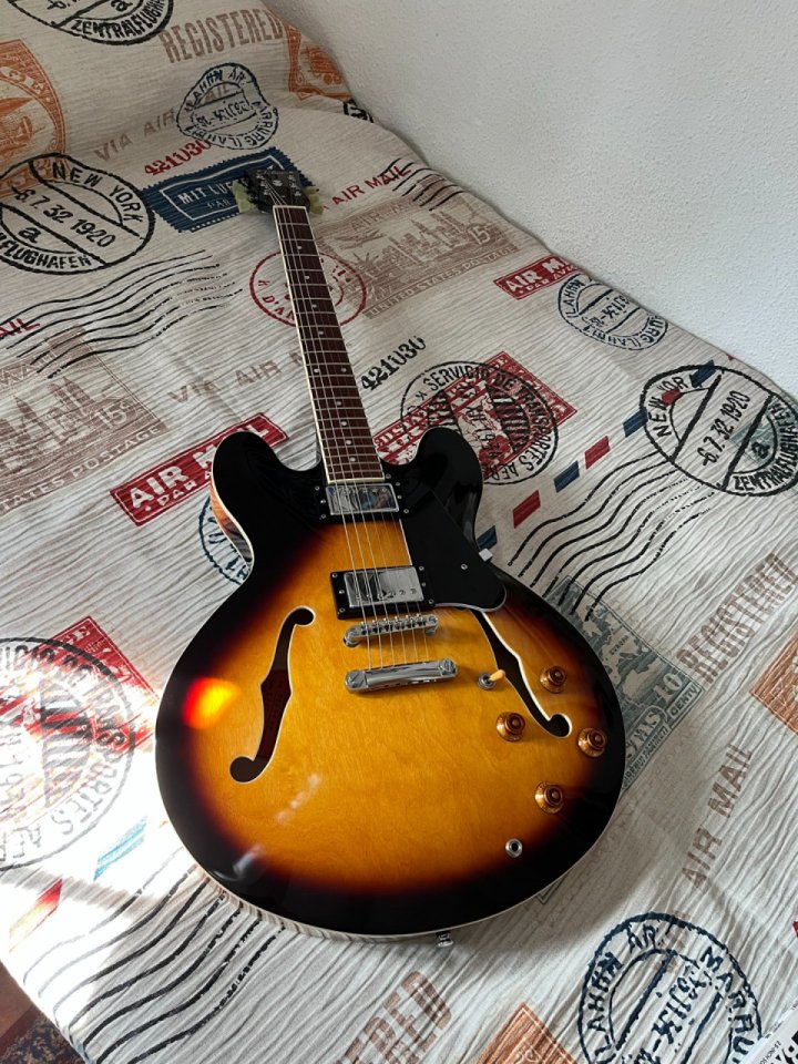 Tokai UES86SB Tipo 335 de segunda mano · Foto 1 de 9 · Sevilla · 500 €