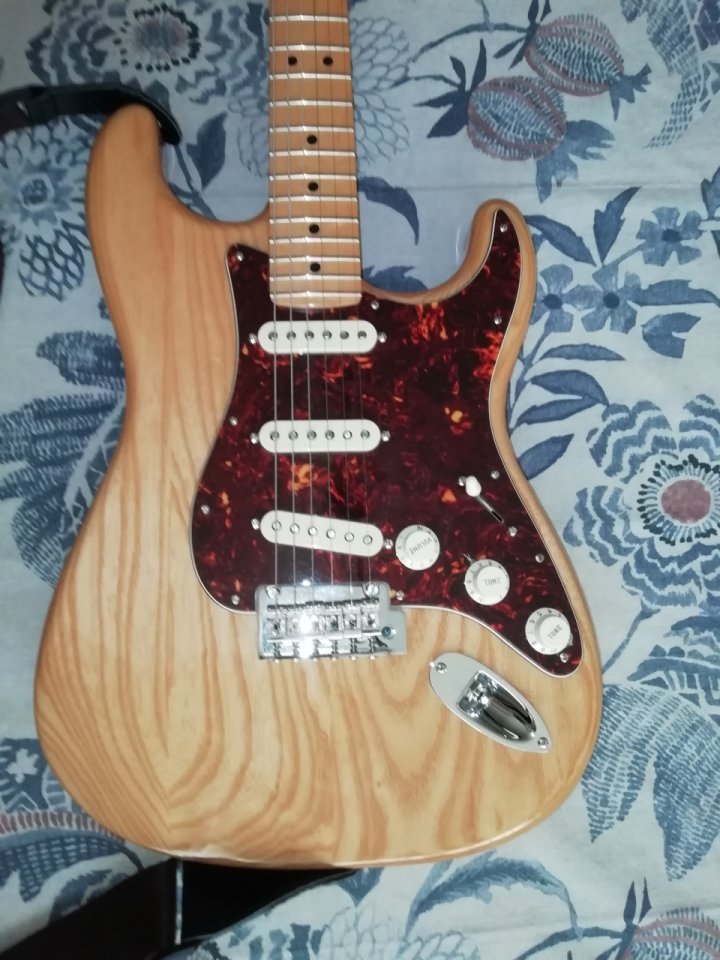 Fender Player Stratocaster LTD Ash (MODIFICADA) . l de segunda mano · Foto 9 de 10 · Madrid · 775 €