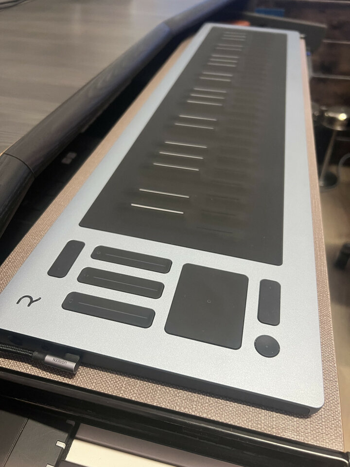 Roli seaboard rise 2 de segunda mano · Foto 2 de 5 · Madrid · 850 €