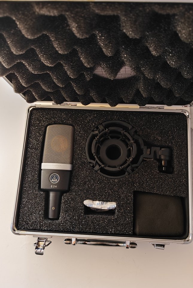 Micrófono de condensador AKG C214