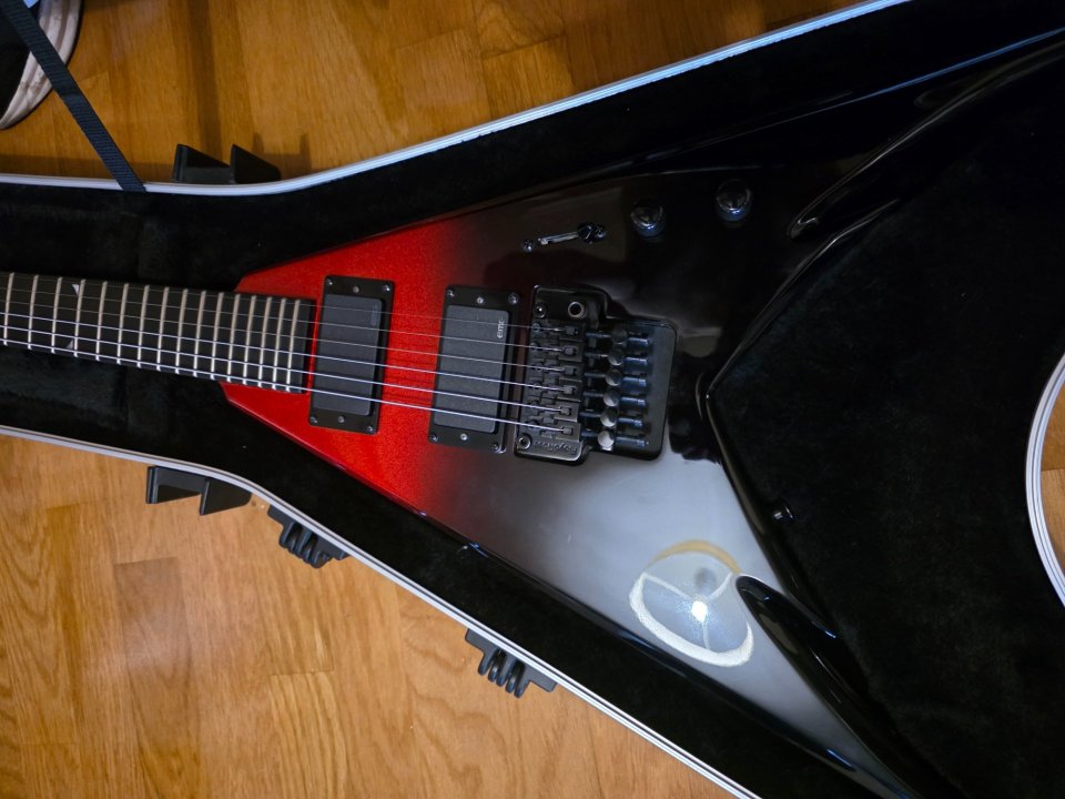 Jackson Pro Series Phil Demmel Signature Demmelition King V – Red Tide Fade Finish de segunda mano · Foto 1 de 5 · Cuenca · 1100 €