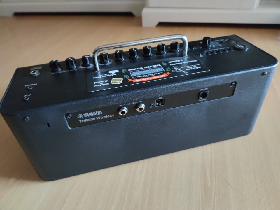 Yamaha THR30II Amplificador Negro - En garantía de segunda mano · Foto 4 de 6 · Madrid · 365 €