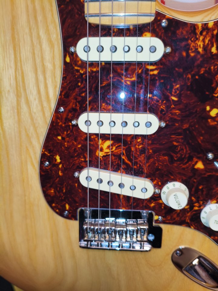Fender Player Stratocaster LTD Ash (MODIFICADA) . l de segunda mano · Foto 10 de 10 · Madrid · 775 €