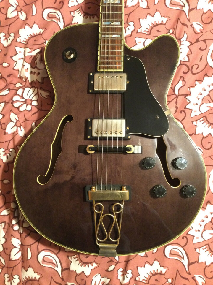 Guitarra de caja, tipo JAZZ