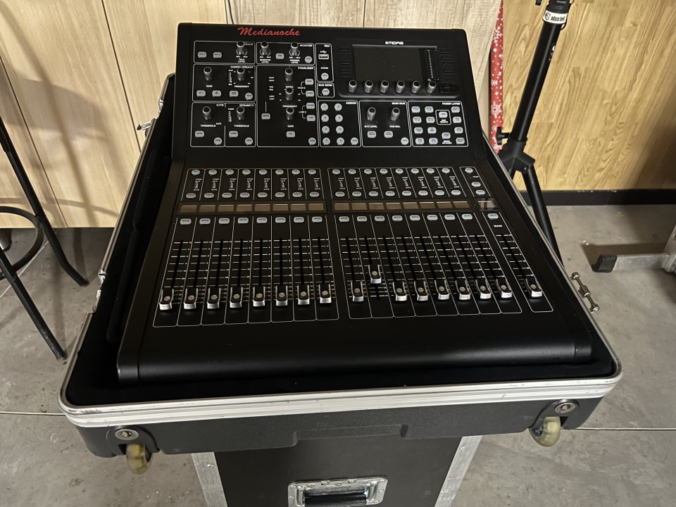 Midas M32 R y Midas DL 32 de segunda mano · Foto 2 de 8 · Murcia · 2200 €