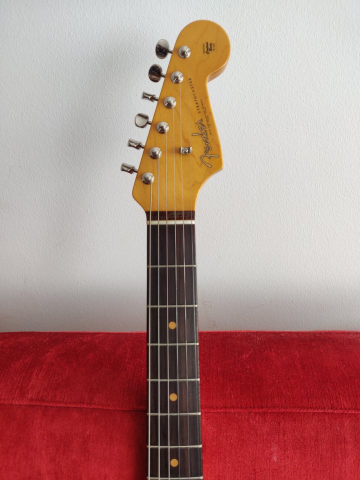 Fender American Vintage II Stratocaster Fiesta Red