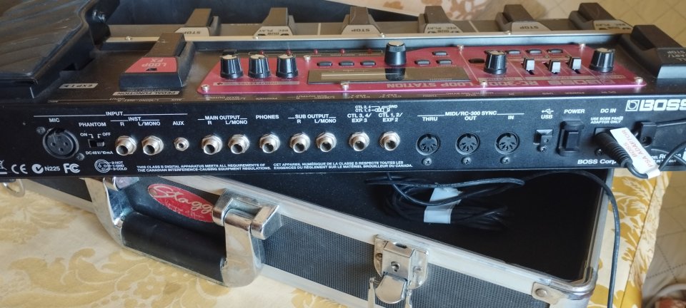 Pedal looper Boss rc-300 de segunda mano · Foto 3 de 6 · Cádiz · 285 €