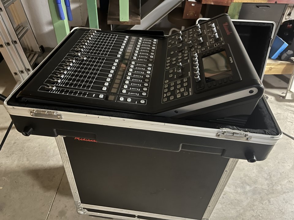 Midas M32 R y Midas DL 32 de segunda mano · Foto 3 de 8 · Murcia · 2200 €