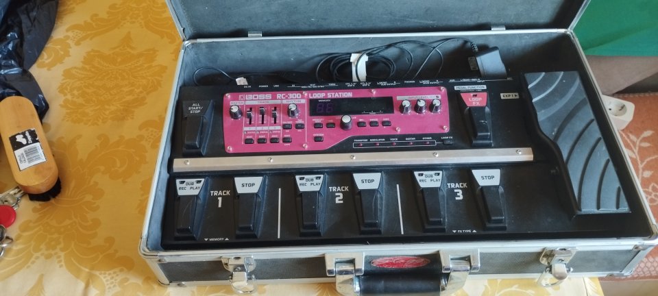 Pedal looper Boss rc-300 de segunda mano · Foto 4 de 6 · Cádiz · 285 €