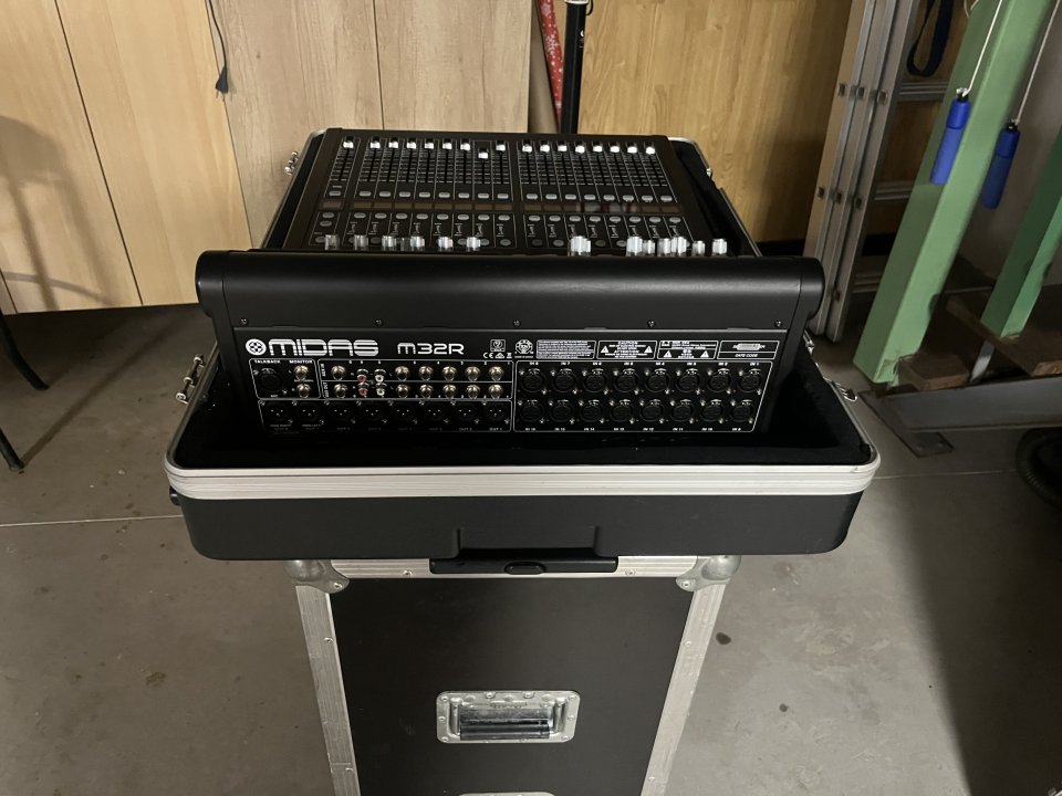 Midas M32 R y Midas DL 32 de segunda mano · Foto 4 de 8 · Murcia · 2200 €