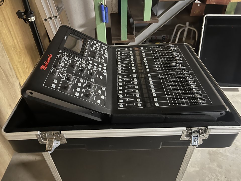 Midas M32 R y Midas DL 32 de segunda mano · Foto 5 de 8 · Murcia · 2200 €